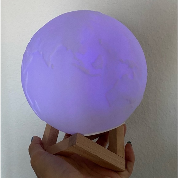 ❤️ LED Earth Light New in Box - Picture 2 of 5